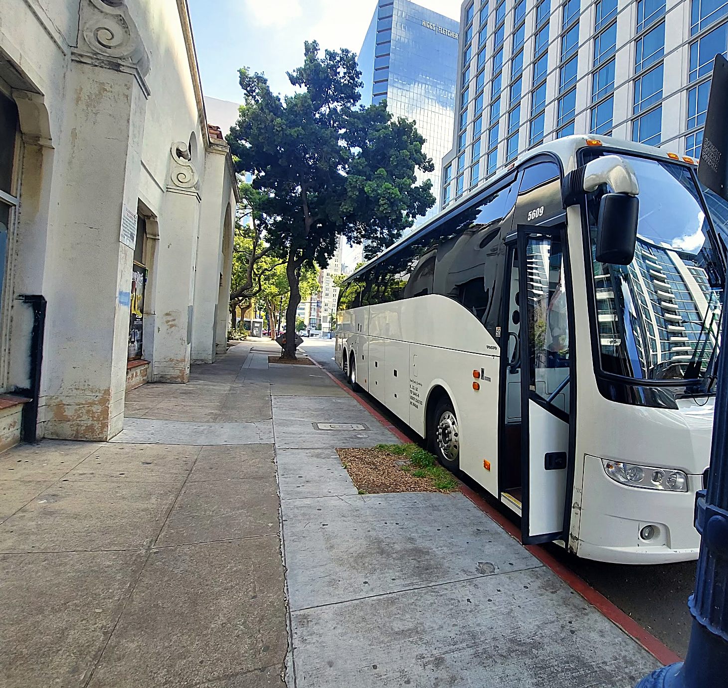 Luxier charter bus in San Diego