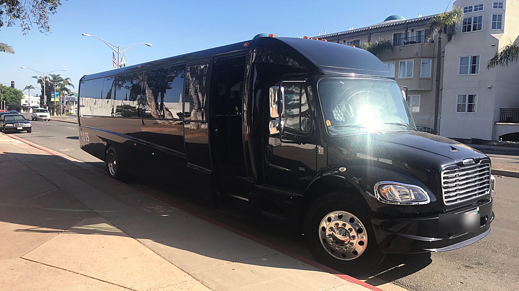 Luxier executive charter bus